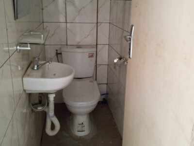 Jolli Magasin avec Douche VC a louer en zone 4 Bietry.