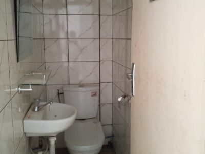 Jolli Magasin avec Douche VC a louer en zone 4 Bietry.