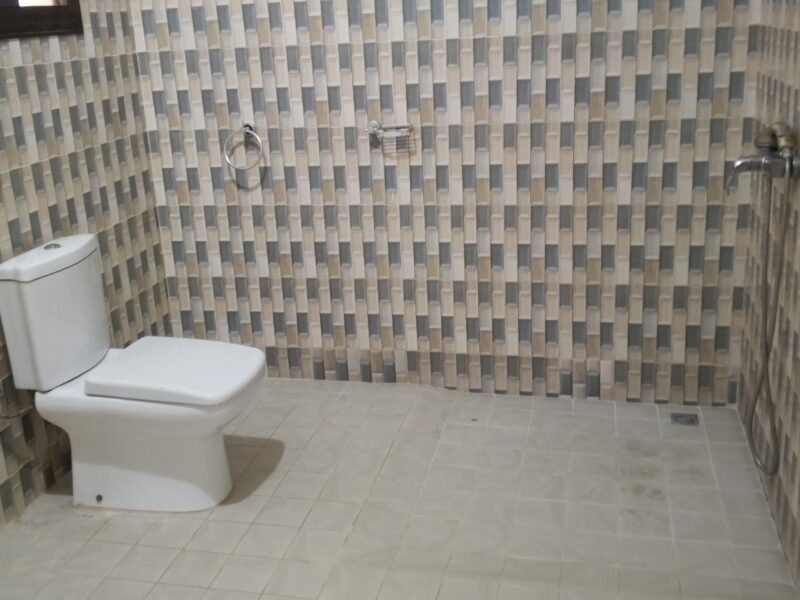 Appartement 2 piéces au 1ere etage avec balcon a louer en zone4