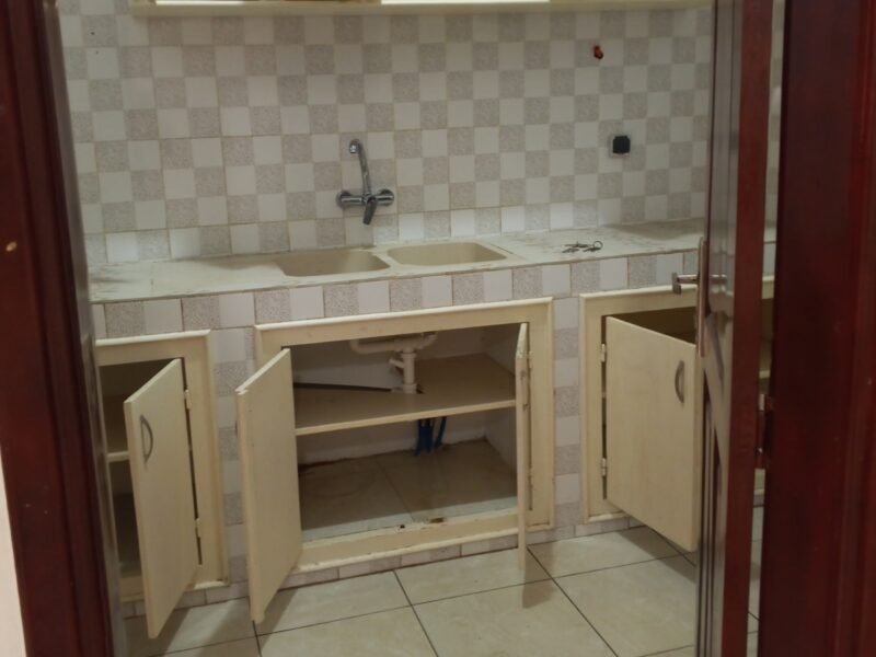 Appartement 2 piéces au 1ere etage avec balcon a louer en zone4