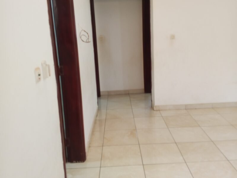 Appartement 2 piéces au 1ere etage avec balcon a louer en zone4