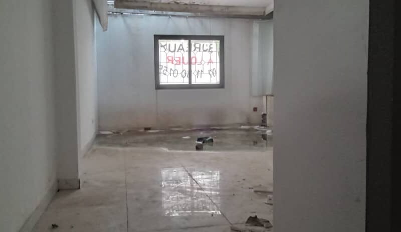 2PLATEAUX, ZONE SOCOCÉ, GRAND LOCAL COMMERCIAL POUR BUREAU, COMMERCE, MAGASIN OU SHOWROOM.