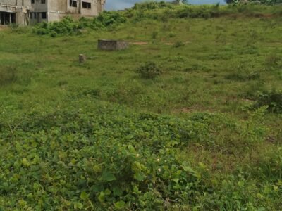 Terrains 400 m2 proche goudron à Anyama