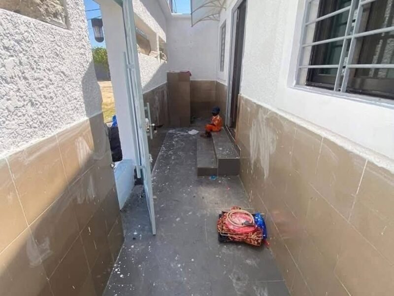 VILLA BASSE EN VENTE BASSAM MODESTE NOUVEAU GOUDRON