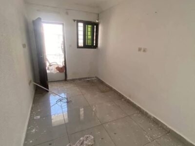 VILLA BASSE EN VENTE BASSAM MODESTE NOUVEAU GOUDRON