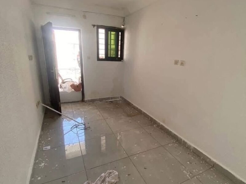 VILLA BASSE EN VENTE BASSAM MODESTE NOUVEAU GOUDRON