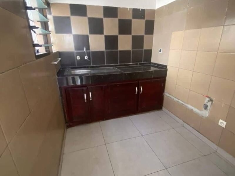 VILLA BASSE EN VENTE BASSAM MODESTE NOUVEAU GOUDRON